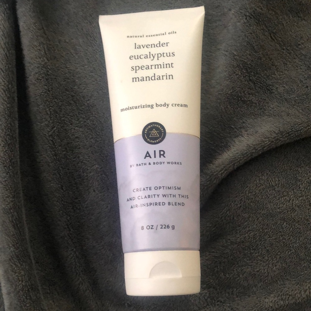 Mousotizing body cream